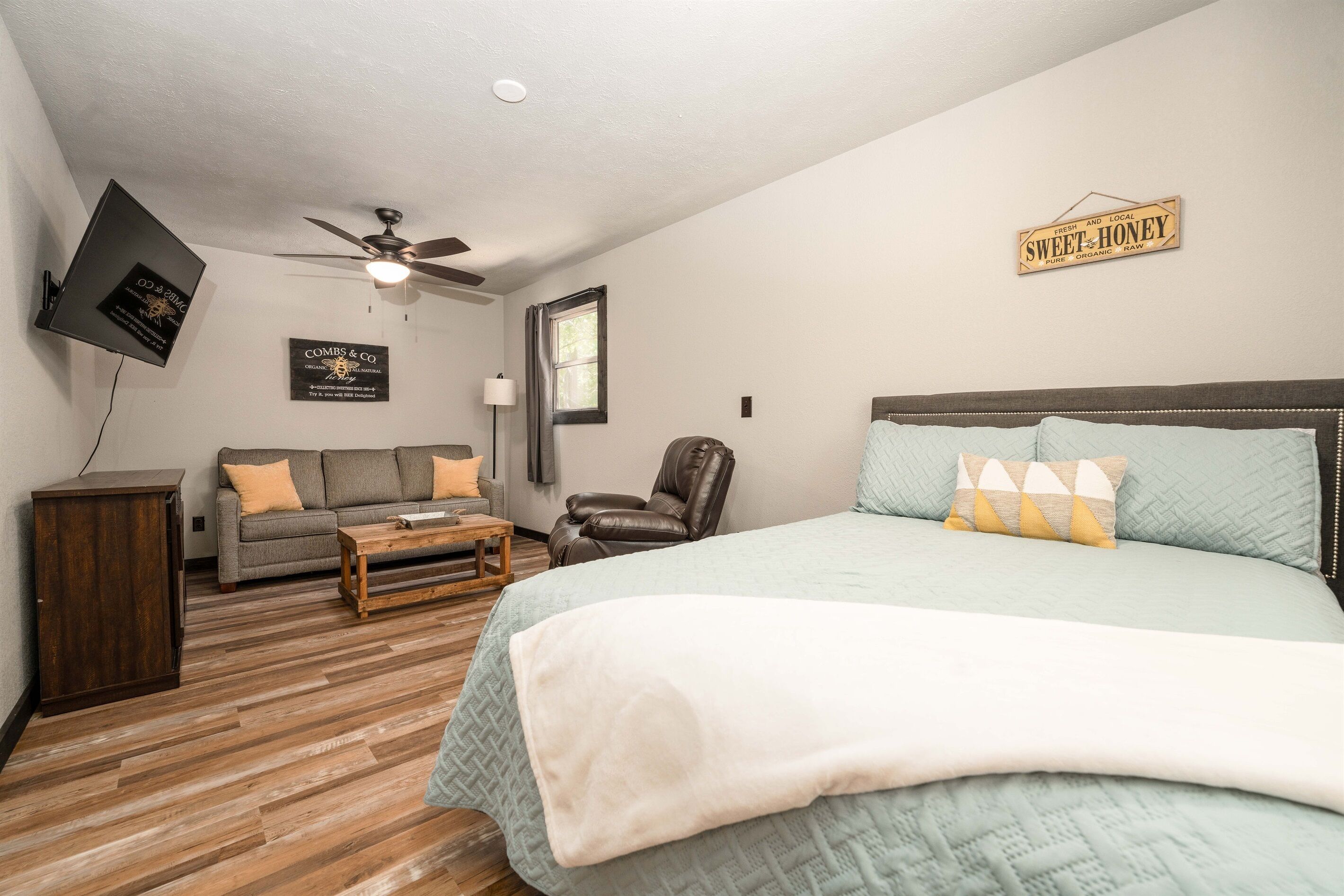 Private Cabin sleeps 6-Close to Silver Dollar City