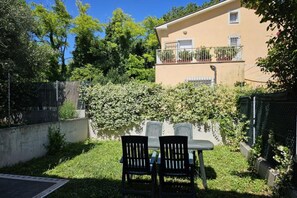 Outdoor dining - S255 - Sirolo, new three-room apartment a stone's throw from the center (Sirolo)