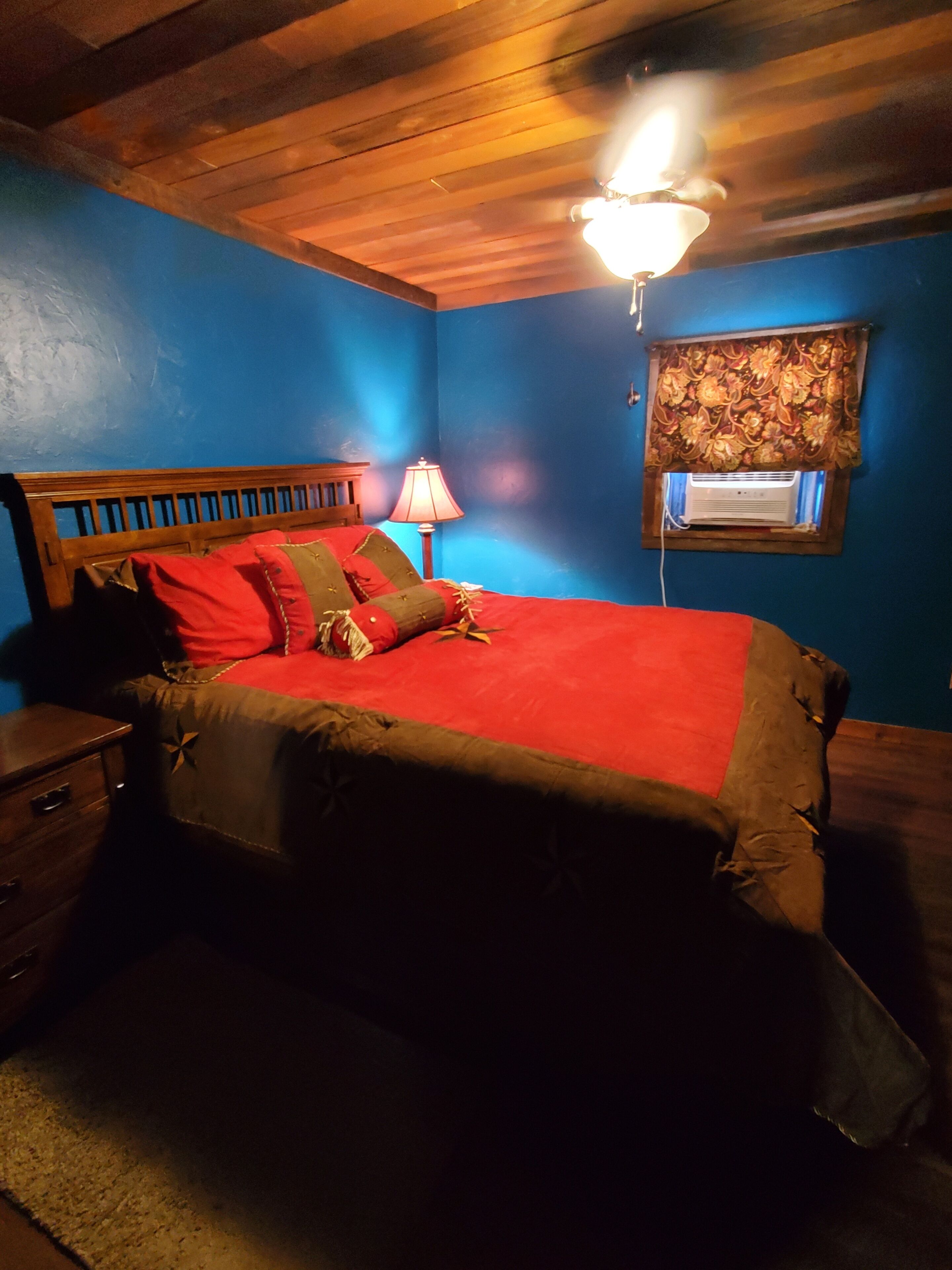 5 minute walk to the Best Beach on Lake Texoma!