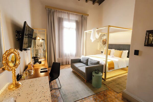 Deluxe Queen Room | In-room safe, individually furnished, desk, laptop workspace - Casona 142 Hotel Boutique Orizaba (Orizaba)