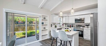 NEW Heated Salt Pool & Spa on Waterfront Canal