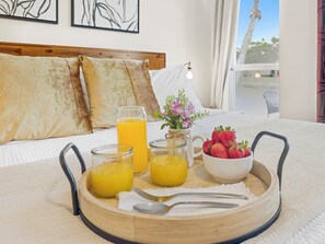 4 bedrooms, iron/ironing board, travel cot, free WiFi