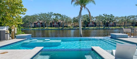 Lämmitetty uima-allas