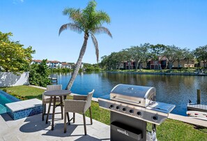 Outdoor dining - NEW Heated Salt Pool & Spa on Waterfront Canal (Tampa)