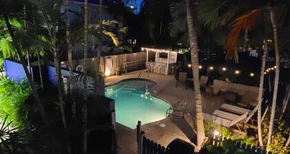 6 BR 6 BA Guesthouse Suites on Duval free parking, private pool