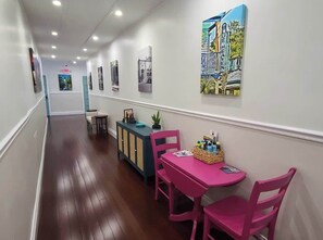 Dining - Duval Street Suites full kitchen, free parking, heated pool (Key West)