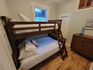 2 Schlafzimmer, Bügeleisen/Bügelbrett, kostenloses WLAN, Bettwäsche