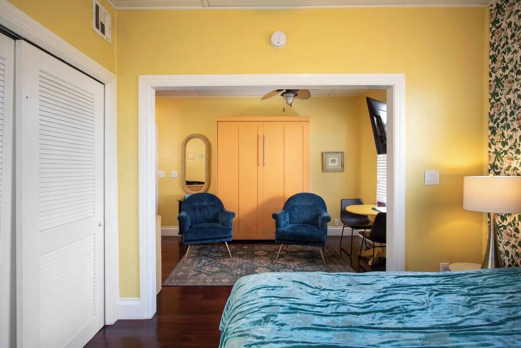 1 habitación, tabla de planchar con plancha, wifi gratis y ropa de cama 