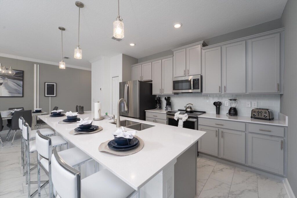 Luxury 4 bedroom 3 bath pool Home 271