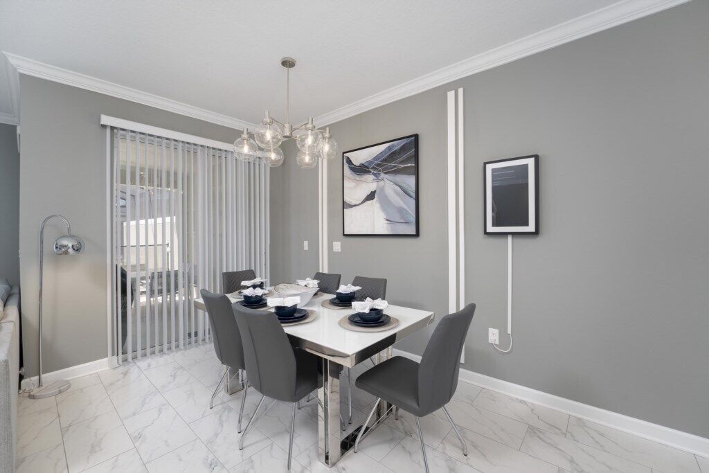 Luxury 4 bedroom 3 bath pool Home 271