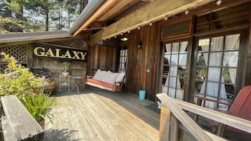Galaxy Cabin | Premium bedding, individually decorated, individually furnished