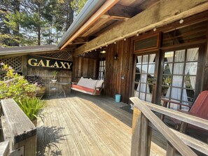 Galaxy Cabin | 高級寢具、獨特裝潢、布置��獨特、筆電工作空間