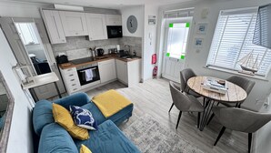 A modern apartment with a kitchen, dining area, and living room. - St James Rest - sleeps 4 guests  in 2 bedrooms (St Ives)