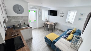 A modern apartment with a kitchen, dining area, and living room. - St James Rest - sleeps 4 guests  in 2 bedrooms (St Ives)