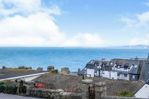 Exterior - Stylish Refurb Apartment with King & Bunk Cabin (St Ives)