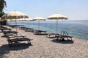 Beach - ROCCA TERRACE - only 100 meters from the lake (Garda)