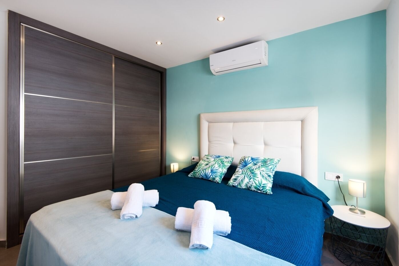 3 slaapkamers, een strijkplank/strijkijzer, internet, beddengoed