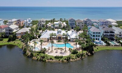 Palm Coast Paradise - 5BR 4BA, Private Pool, 1 Min walk to Beach, Family Retreat