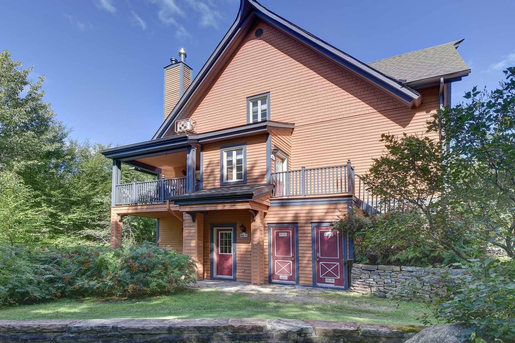 Only a 10 minute walk to Mont Tremblant! 2 bdrm condo - perfect getaway!