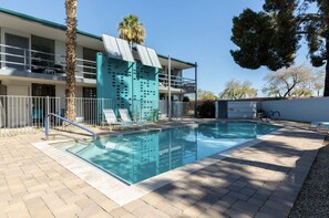 Outdoor pool - 5 Minute Walk to Old Town - Modern Retro Retreat (Scottsdale)