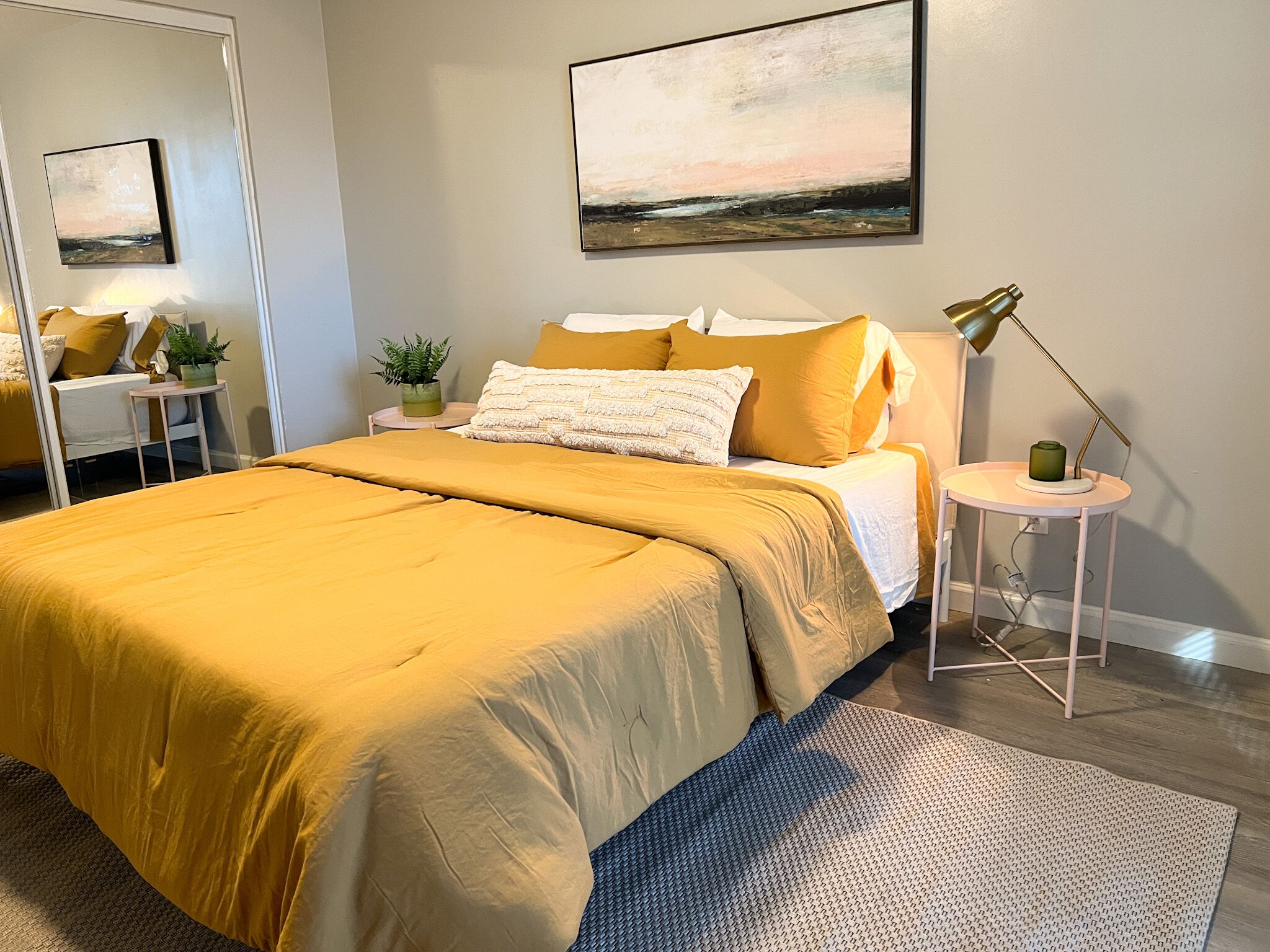 5 Minute Walk to Old Town - Modern Retro Retreat