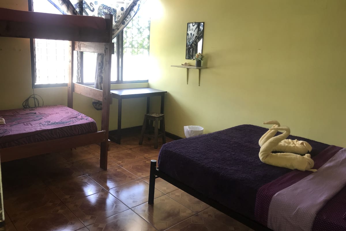 Quadruple Room | Free WiFi, bed sheets