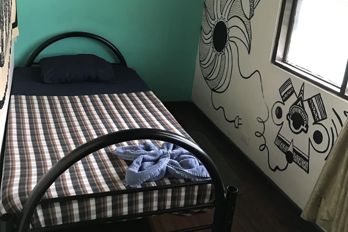 基础单人房 | 免费 WiFi、床单