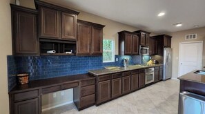 Fridge, microwave, oven, stovetop - Desert Retreat 3-Bedrooms with Private Pool Vacation Home (Palm Desert)