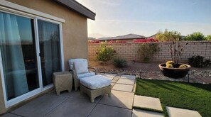 Terrace/patio - Desert Retreat 3-Bedrooms with Private Pool Vacation Home (Palm Desert)