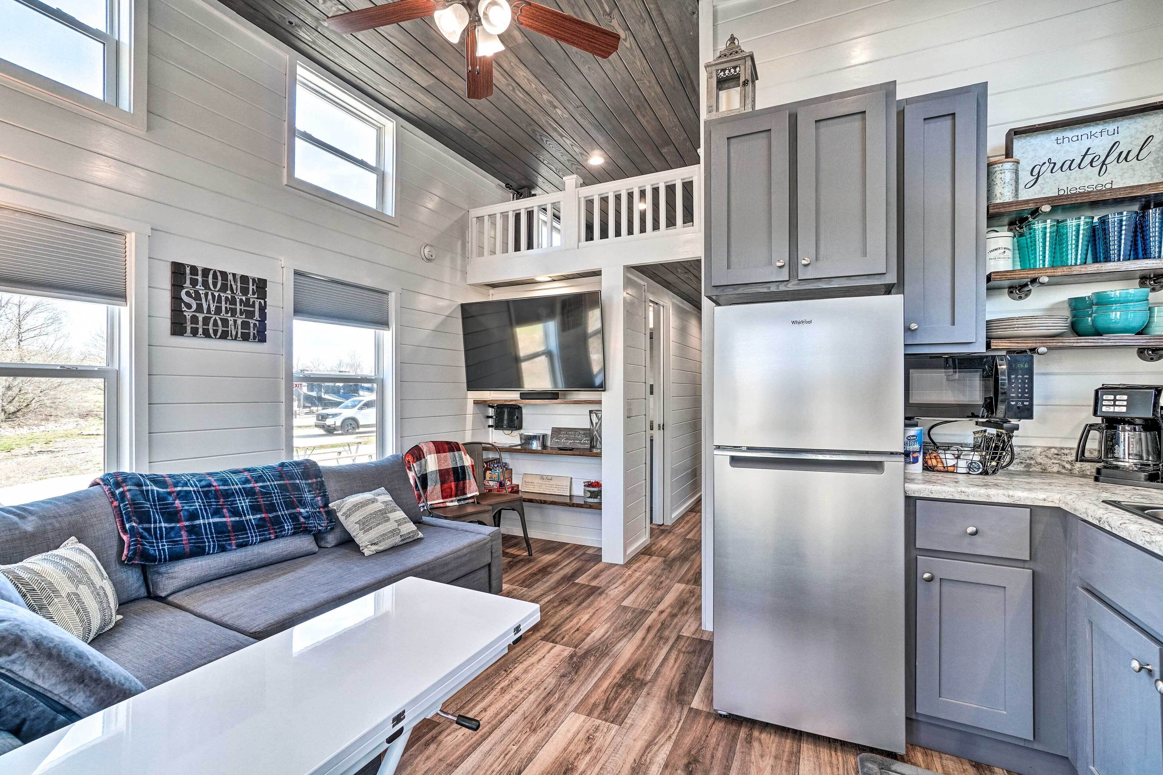 Splendid Tiny Home with Fire Pit ~ 2 Mi to Lake!