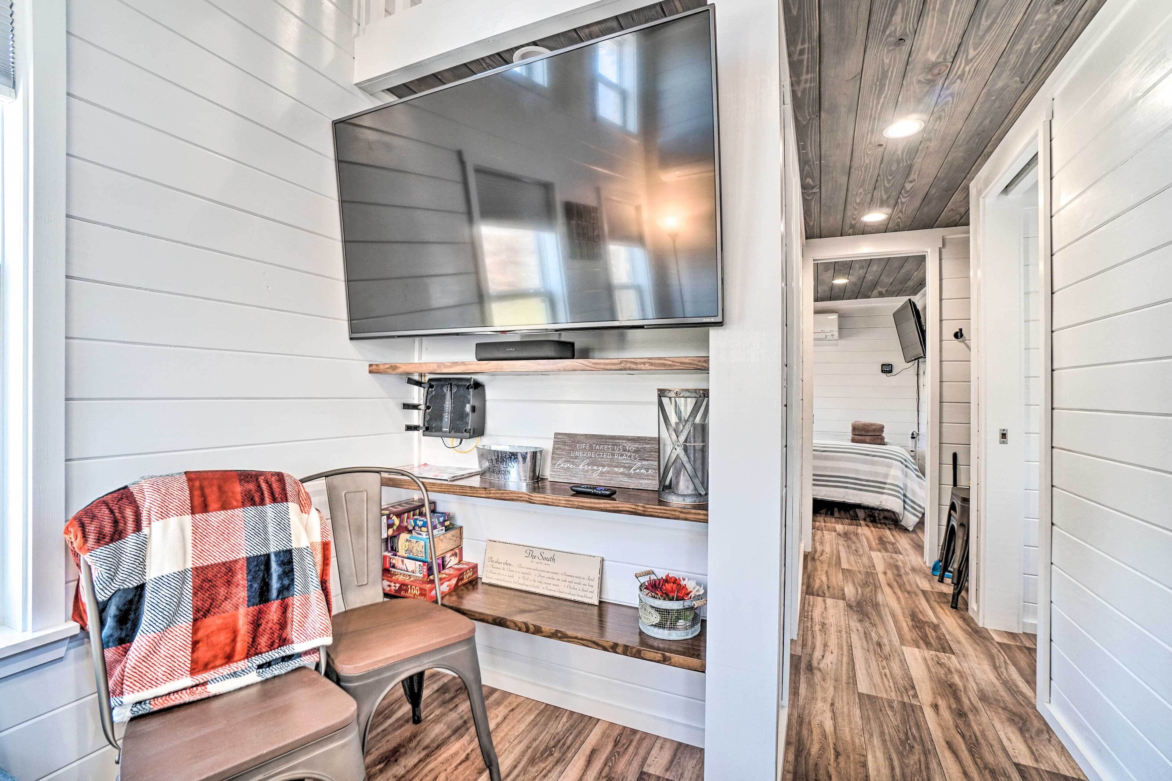 Splendid Tiny Home with Fire Pit ~ 2 Mi to Lake!