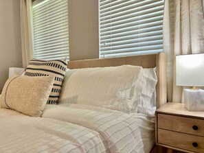 3 bedrooms, desk, iron/ironing board, travel cot