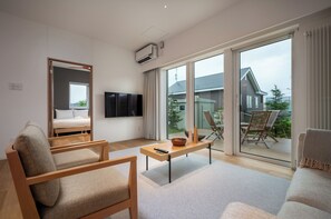 Apartamento conforto, 2 quartos | Área de estar | TV de tela plana