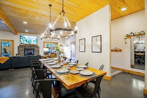 Dining - Enchantment Lodges: Downtown Leavenworth WA (Leavenworth)
