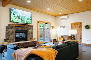 Living area - Enchantment Lodges: Downtown Leavenworth WA (Leavenworth)