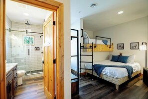 Room - Enchantment Lodges: Downtown Leavenworth WA (Leavenworth)