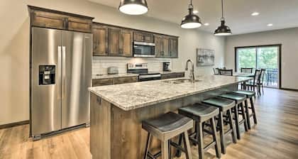 New Gull Lake Townhome! 5 bed 3200ft + Boat Slip