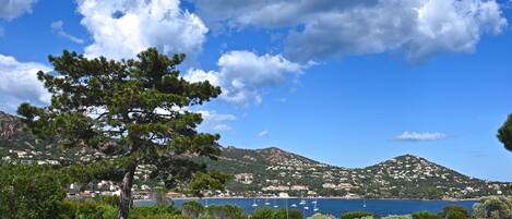 Sky, Lake, Hill Station, Coast, Promontory, Park, Bay, Landscaping, Loch