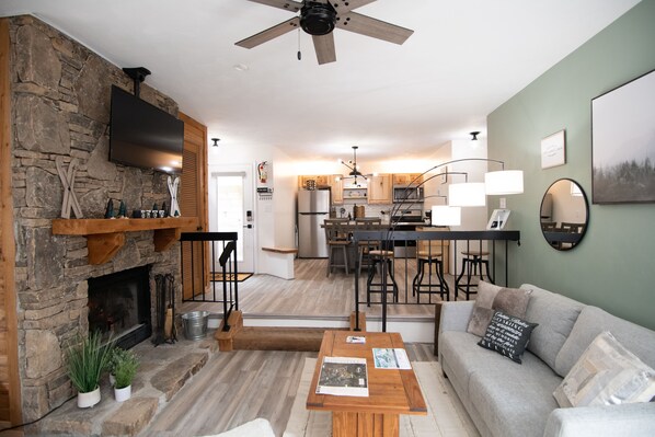 Smart TV, fireplace
