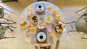 Free daily buffet breakfast