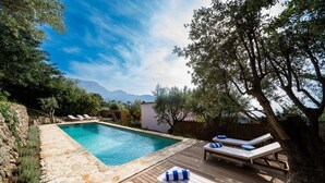 A swimming pool with lounge chairs and a wooden deck. - Ca'n Quinn (Deià)