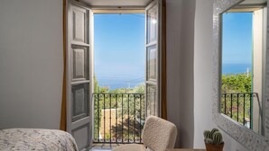 4 bedrooms, iron/ironing board, travel crib, WiFi - Ca'n Quinn (Deià)
