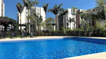 Piscine extérieure, piscine chauffée