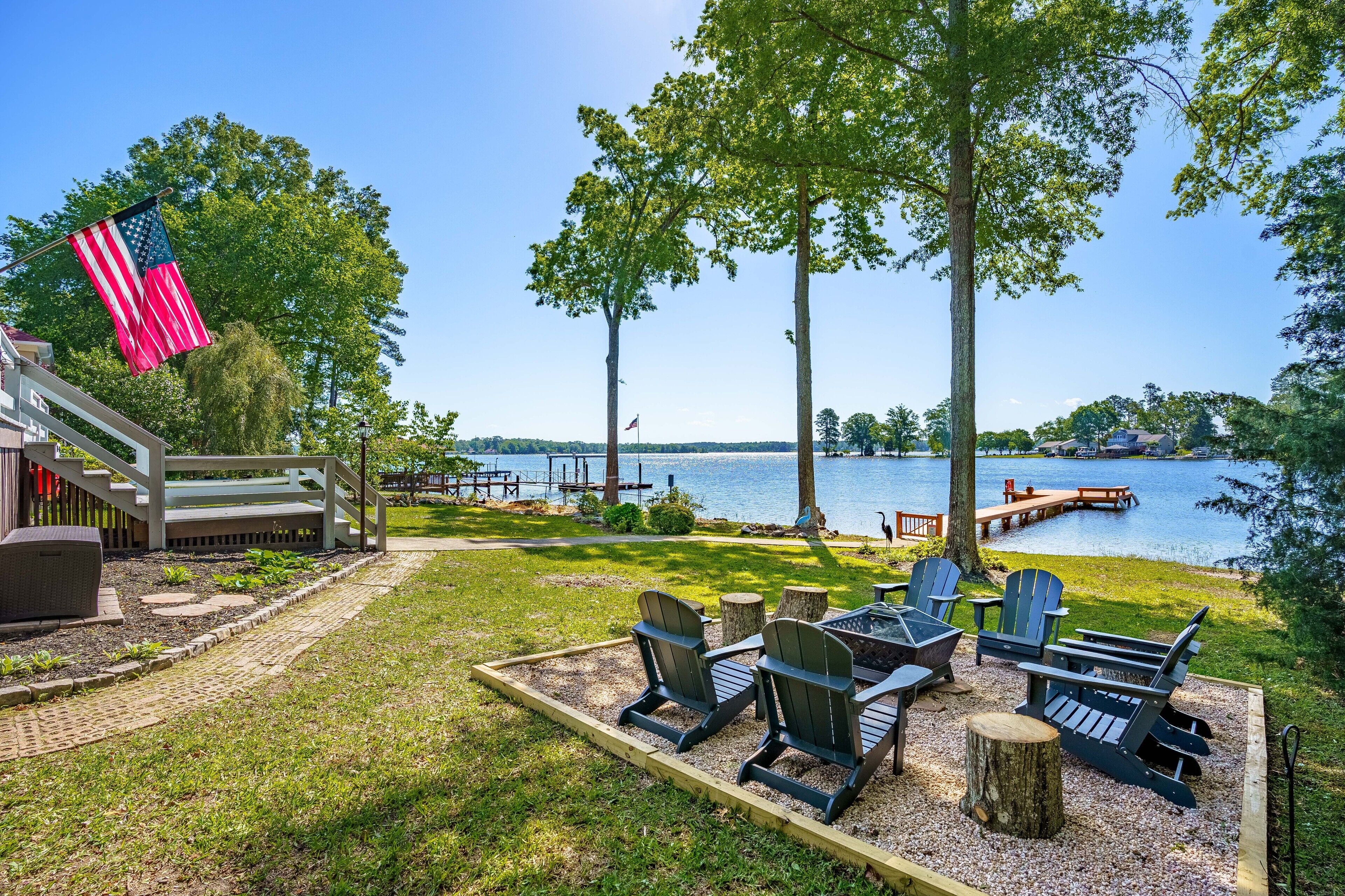 5-Star Waterfront Home on Lake Murray - Fire Pit