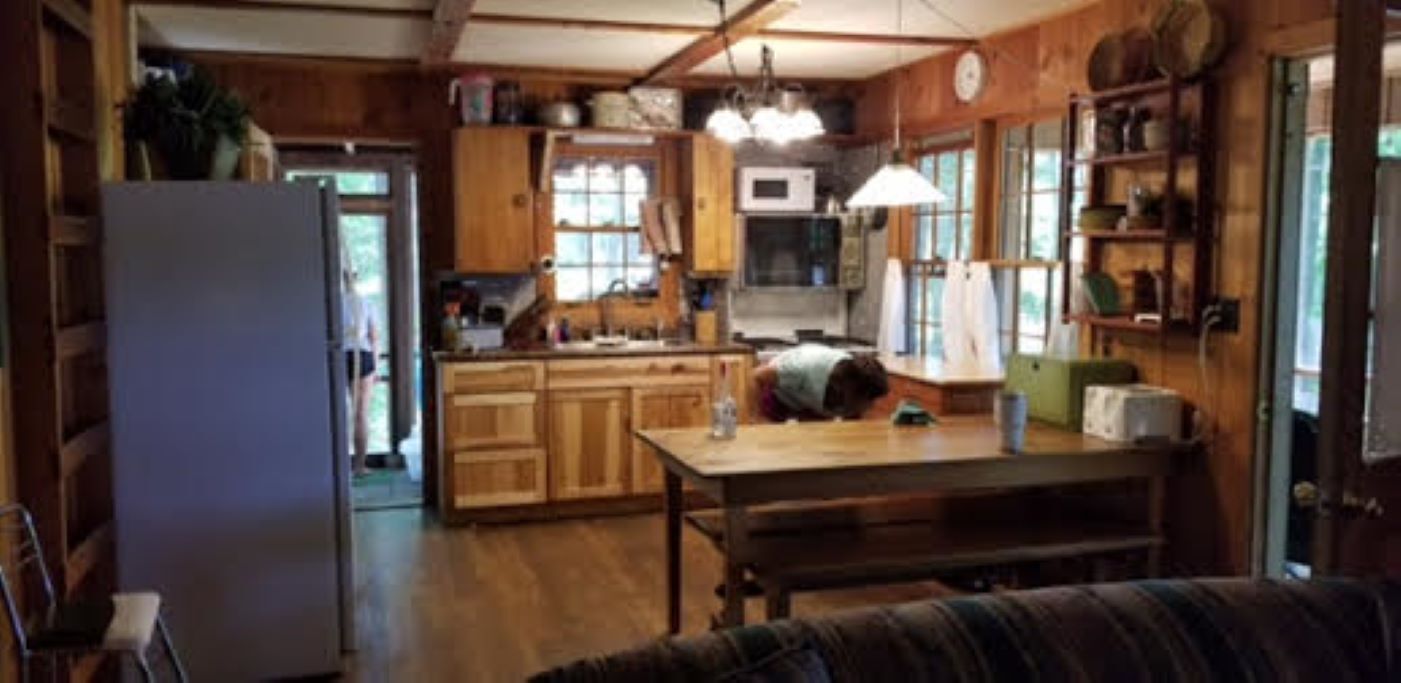 The Guest Cabin Lakeside cabin with large screened in porch and