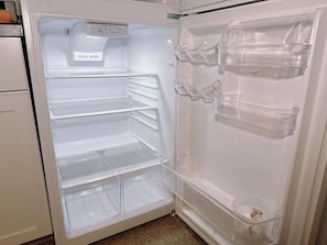 Interior - 1129#1- Market view studio/steps Millwork district (Dubuque)