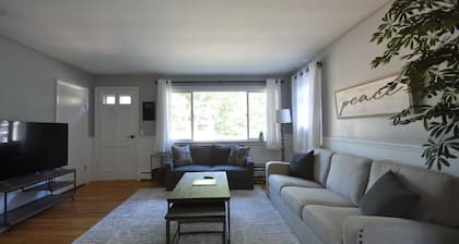 Mid-Coast 3BR Private Home with All Fenced in Backyard