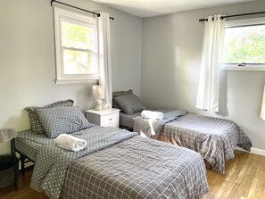 3 bedrooms, iron/ironing board, WiFi, bed sheets