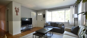 Mid-Coast 3BR Private Home with All Fenced in Backyard