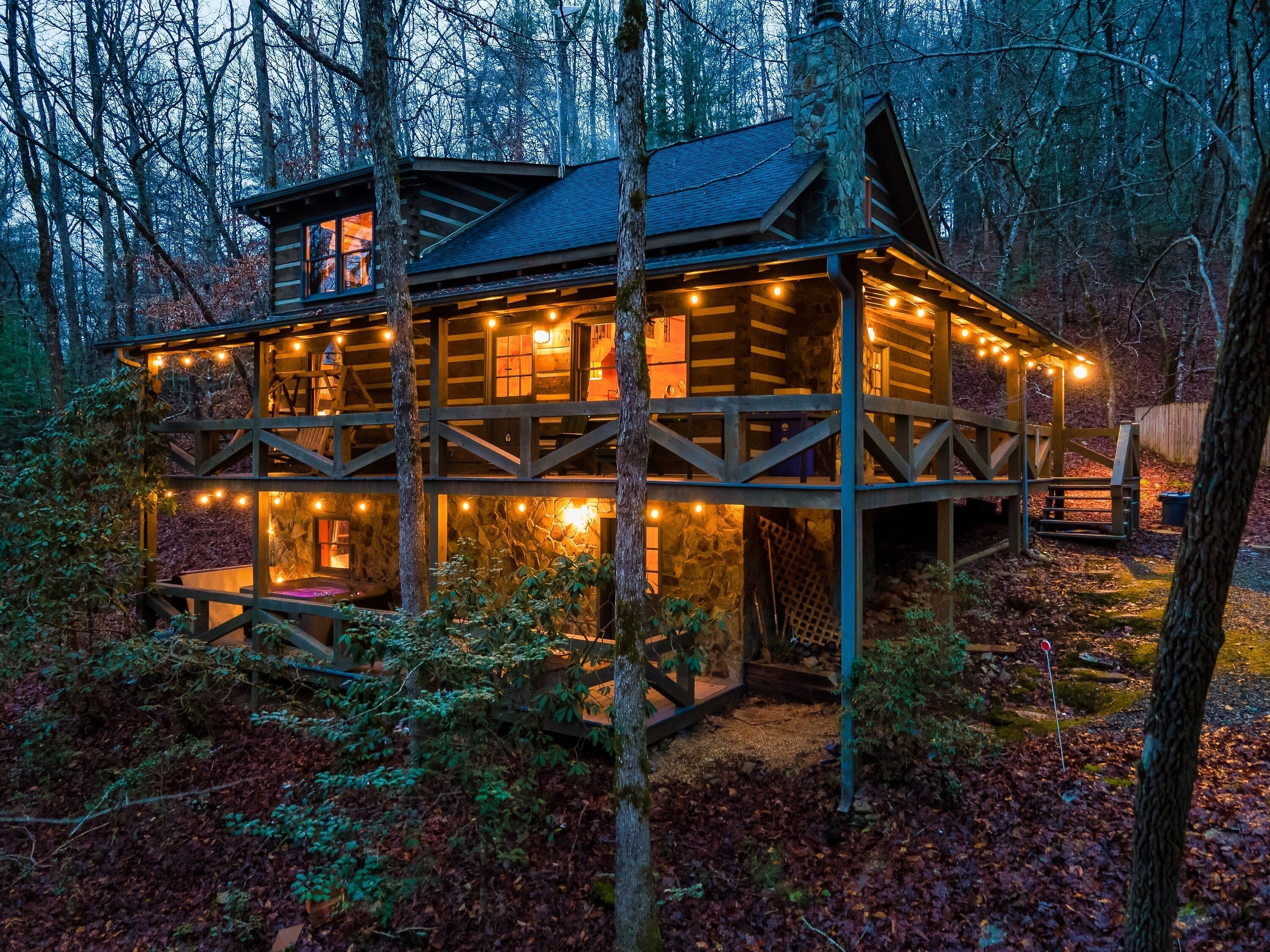 Private Log Cabin Near Aska Adventure Area!